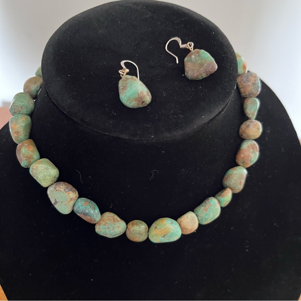 Vintage green stone necklace and earrings set